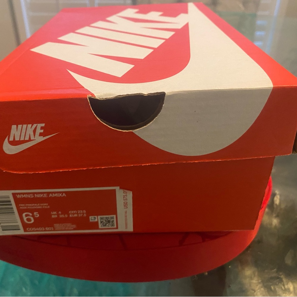 Nike sneakers size 6.5